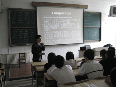 中学部主管杨瑞泽老师则是一位重量级名师,每次讲座都会带同学们